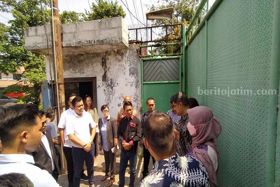 Sidang Pemeriksaan Setempat di PN Bangil Dibayangi Kontroversi Proses sidang di lokasi penyompanan besi freeport yang ada di Kecamatan Gempol, Kabupaten Pasuruan.