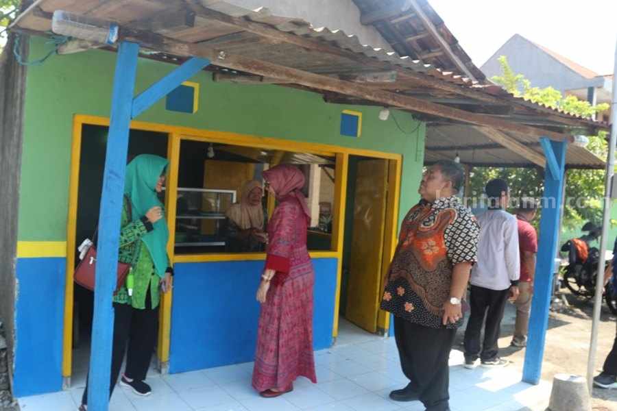Warung di Dusun Melati Desa Jeruklegi Kecamatan Balongbendo yang direnovasi oleh Pemkab Sidoarjo