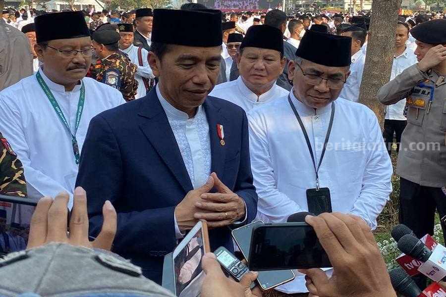 Jokowi Restui Gibran Rakabuming Jadi Cawapres Prabowo Presiden Jokowi usai Apel Akbar Hari Santri 2023, Minggu (22/10/2023) di Tugu Pahlawan.