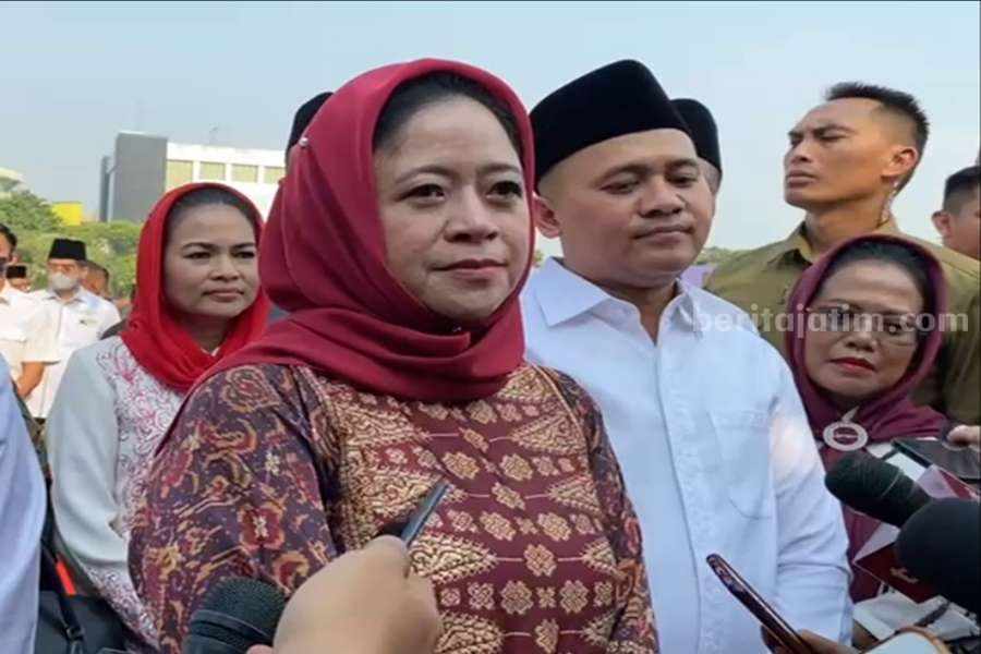 Puan Maharani usai menghadiri acara Apel Akbar Hari Santri 2023 di Tugu Pahlawan, Minggu (22/10/2023). (Foto/Anggadia)