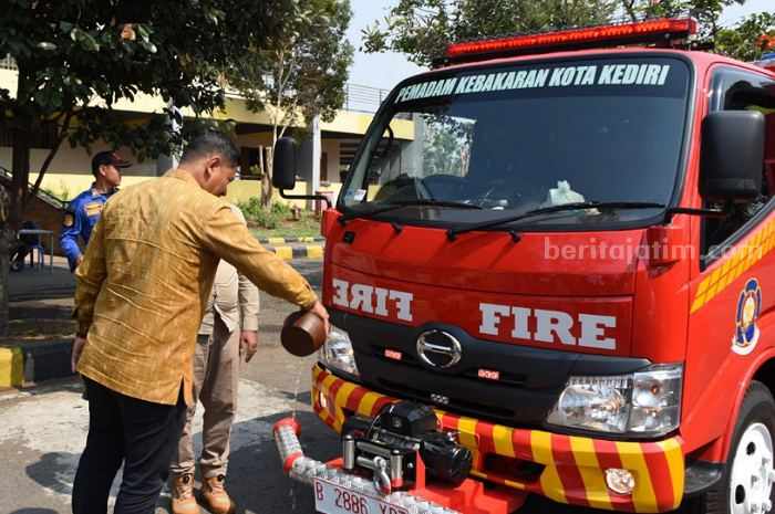 Walkot Kediri Launching Kendaraan Baru Pemadam Kebakaran