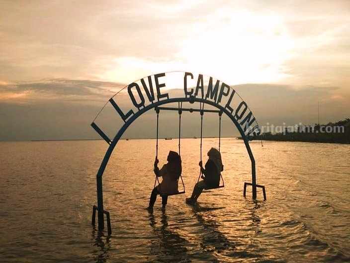 Tempat wisata Pantai Camplong di Kabupaten Sampang, Madura. (Sumber foto: Instagram/mbolangjatim)