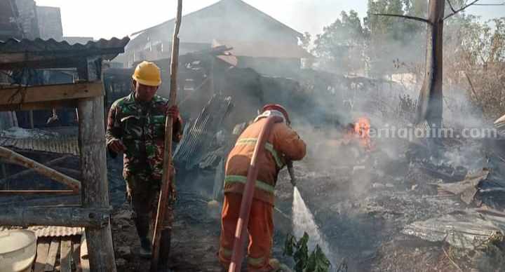 Bakar Sampah Picu Kebakaran Lapak di Pasar Palengaan Pamekasan