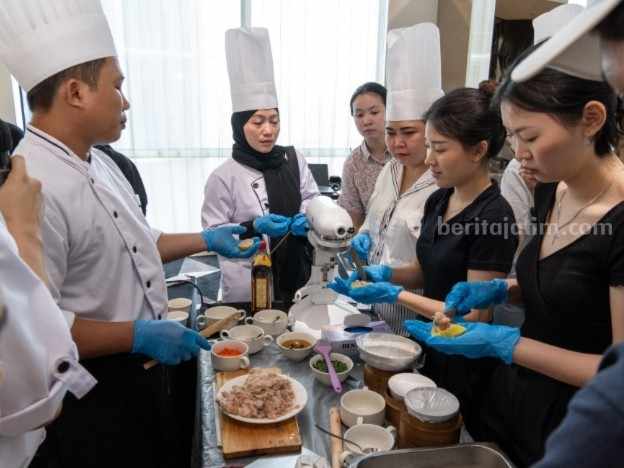 Suasana Cooking Class Dim Sum & Dim Sum Plating Competition di Hotel Ciputra World Surabaya. (Sumber foto: Hotel Ciputra World Surabaya)