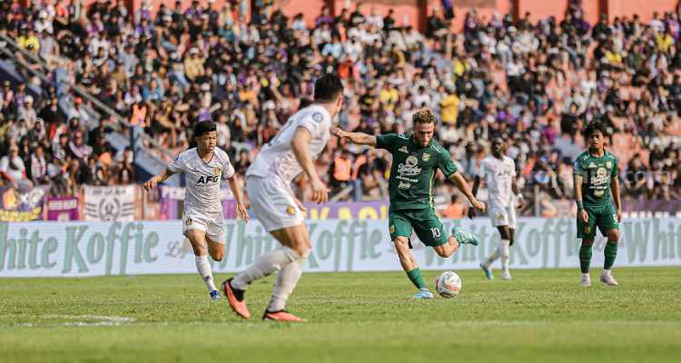 Persebaya surabaya melawan Persik Kediri. (Way)
