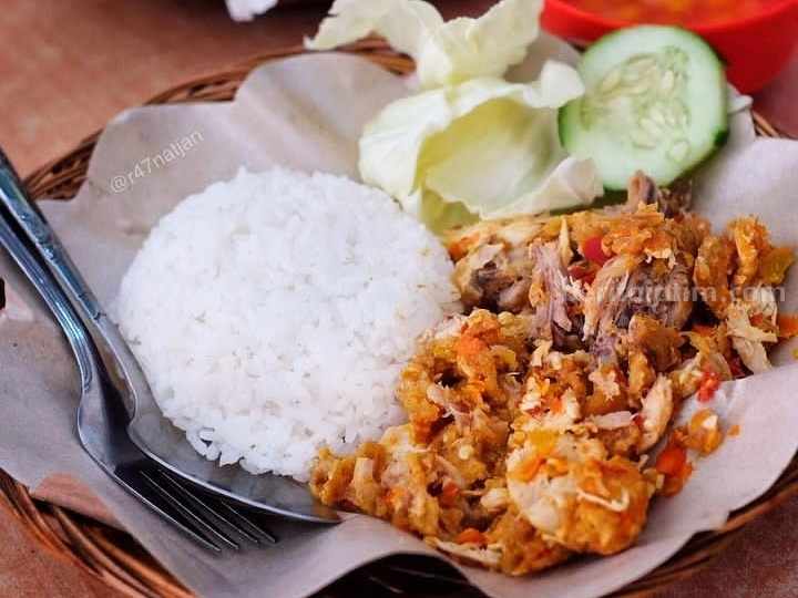 Ayam geprek, makanan yang disukai masyarakat khususnya anak kos. (Sumber foto: Instagram/r47natjan)