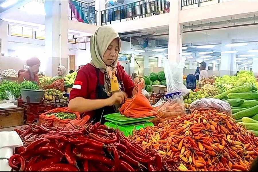 Harga semua jenis cabai di Ponorogo alami kenaikan seminggu terakhir. (Foto/Endra Dwiono/Beritajatim.com)