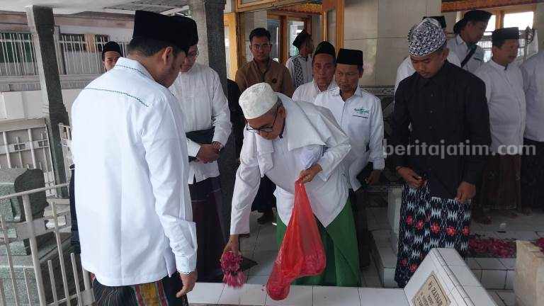 Ziarah Makam Sejumlah Ulama, NU Jember Kirim Pesan Ini