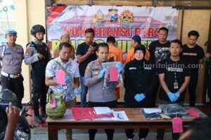 Kapolres Sumenep AKBP Edo Satya Kentriko menggelar preskon kasus pembunuhan.