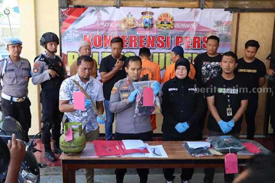 Pria Beristri ini Habisi Nyawa Selingkuhannya, Ngaku Karena Ditagih Hutang dan Dimintai Tanggung Jawab Kapolres Sumenep AKBP Edo Satya Kentriko menggelar preskon kasus pembunuhan.