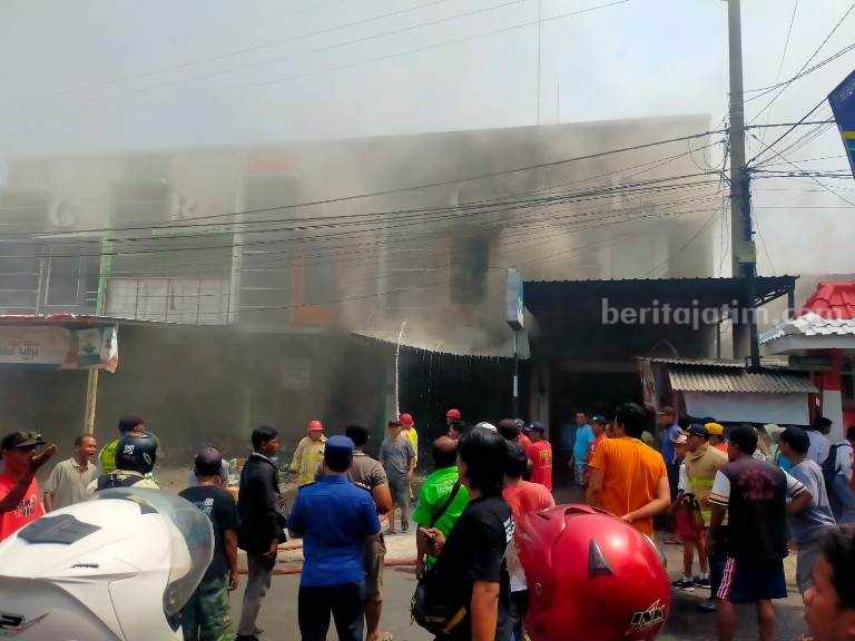 Gudang Toko Listrik di Jember Terbakar