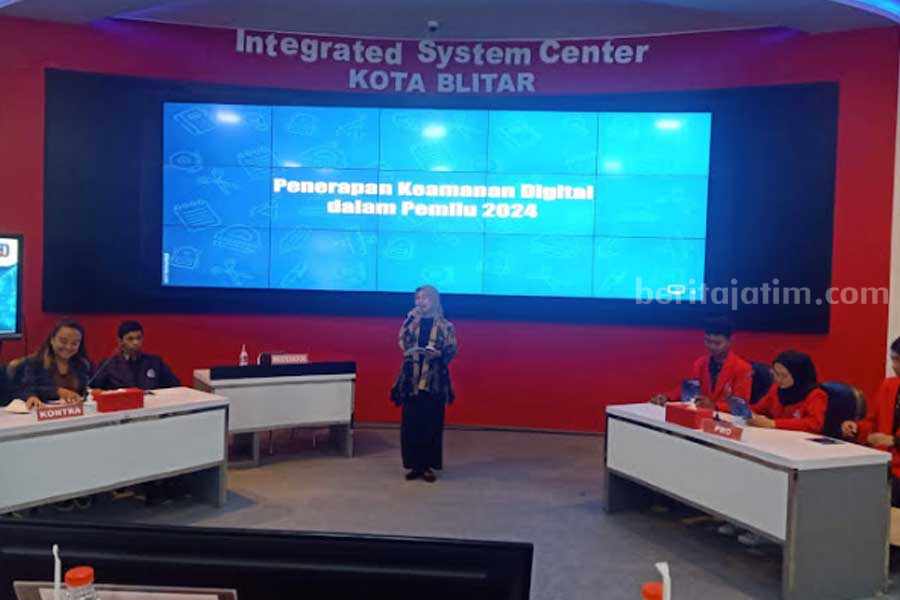 AKN Putra Sang Fajar Blitar Juarai Debat Competition 5.0 Kalahkan UM Malang Kegiatan kompetisi debat 5.0 yang diikuti oleh beberapa universitas di Kota Blitar.