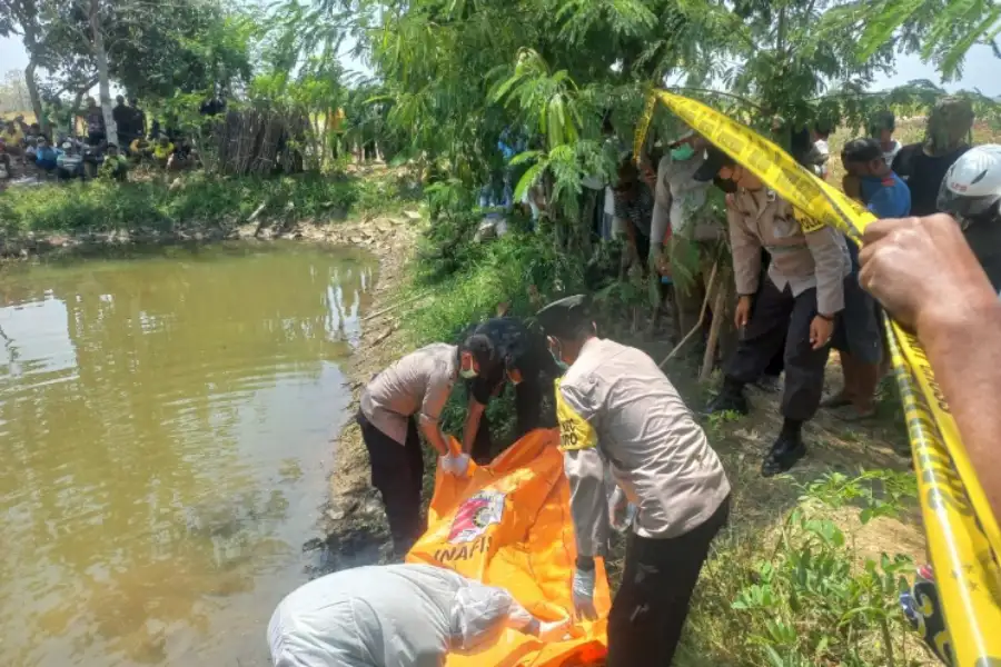 Lamongan Digemparkan Penemuan Mayat Pria di Empang Sawah Solokuro Penemuan Mayat Lamongan