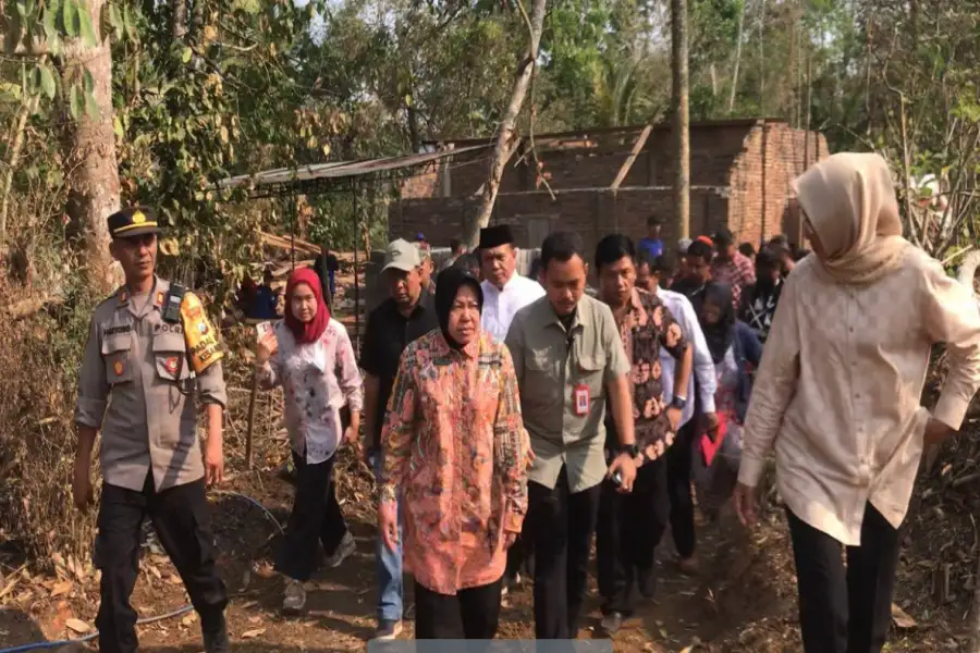 Momen Lucu, Anak Keterbelakangan Mental Minta Mensos Benahi Jalan Rusak di Blitar