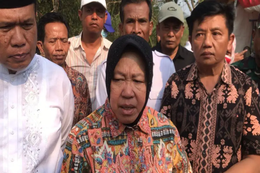 Mensos Urus Langsung Satu Keluarga Alami Keterbelakangan Mental di Blitar Mensos Tri Risma