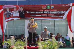 Kapolres Sumenep, AKBP Edo Satya Kentriko saat memimpin apel pengamanan Pemilu