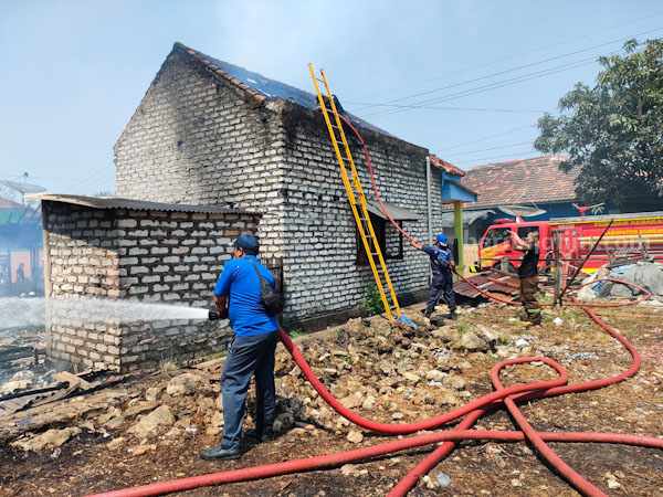Kebakaran 3 rumah di Kalianget