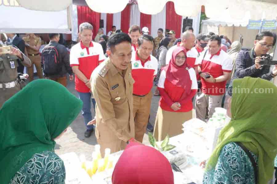 Pj Wali Kota Malang, Wahyu Hidayat di gerakan pangan murah.