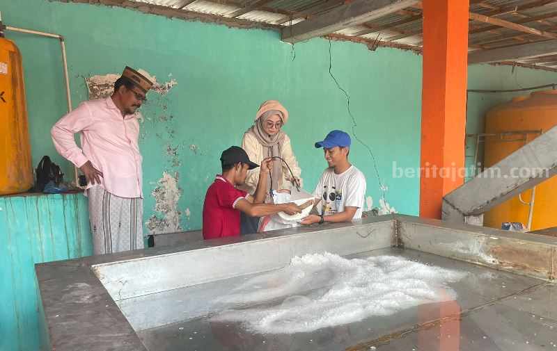 Cerita Kemandirian dari Petak-Petak Tambak Garam di Banyusangka
