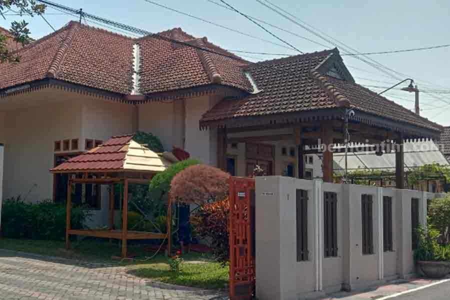 Potret depan rumah Bupati Blitar yang disewa untuk Rumdin Wabup Blitar.