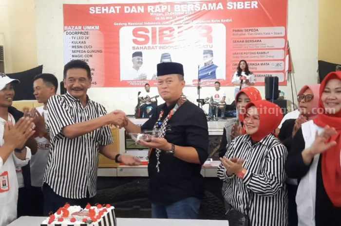 Rayakan Ultah Ganjar Pranowo, Relawan SIBER Baksos di Kediri SIBER_11zon