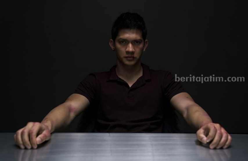 Sinopsis Mile 22 Bioskop Trans TV, Aksi Seru Iko Uwais dan Mark Wahlberg Iko Uwais dalam film Mile 22. (Foto: IMDb.com)