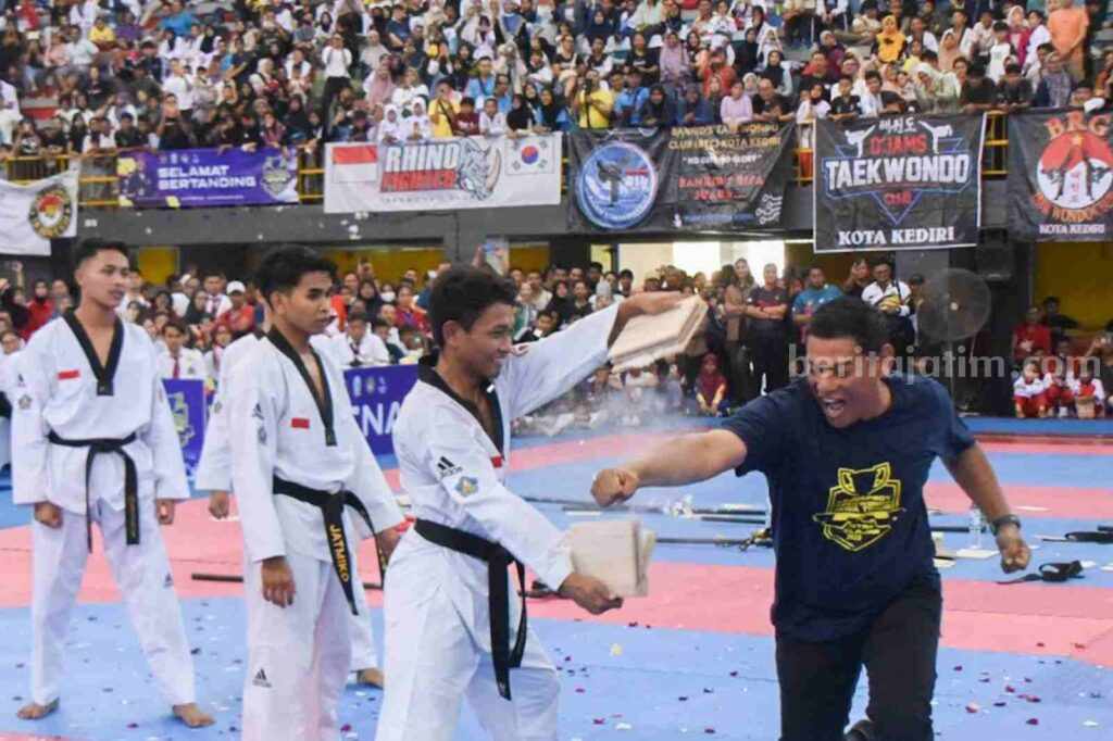 Walkot Kediri Buka Kejurprov Taekwondo Pelajar se-Jatim Kediri