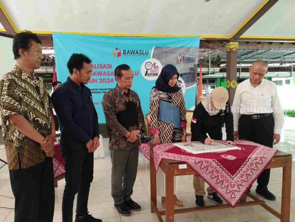 Kerawanan Politik Uang di Bantul Saat Pemilu Masih Tinggi Ketua Badan Pengawas Pemilu (Bawaslu) Kabupaten Bantul, Didik Joko Nugroho, menyebut data dari Indeks Kerawanan Nasional mengidentifikasi empat masalah utama dalam kerawanan Pemilu secara nasional. Keempat indeks kerawanan ini meliputi politik uang, politik Suku Agama Ras Antar Golongan (SARA), netralitas Aparatur Sipil Negara (ASN), serta munculnya berita palsu (hoax) dan kampanye hitam di Media Sosial (Medsos).