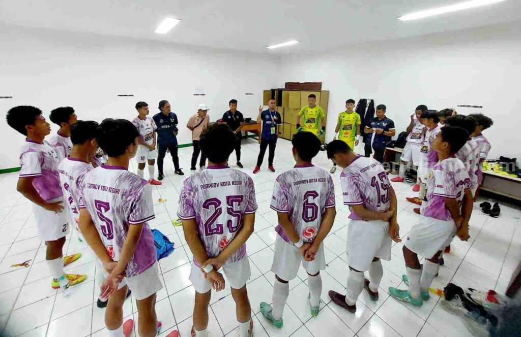 2 Legend Persik Kediri Bantu Askot Kediri Bentuk Tim Liga 3 WhatsApp Image 2023-10-13 at 16.08.53_11zon