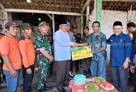 Baznas Serahkan Bantuan Bedah Rumah untuk 10 Keluarga di Jombang bedah rumah