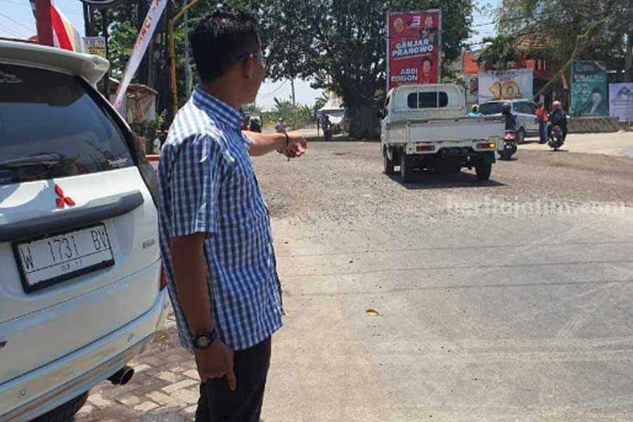 Foto jalan Boboh Menganti Gresik yang menuju ke arah Benowo Surabaya atau sebaliknya sudah dibetonisasi