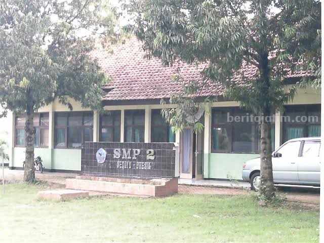 Foto halaman depan SMPN 2 Sidayu Kabupaten Gresik. (Deni Ali Setiono)