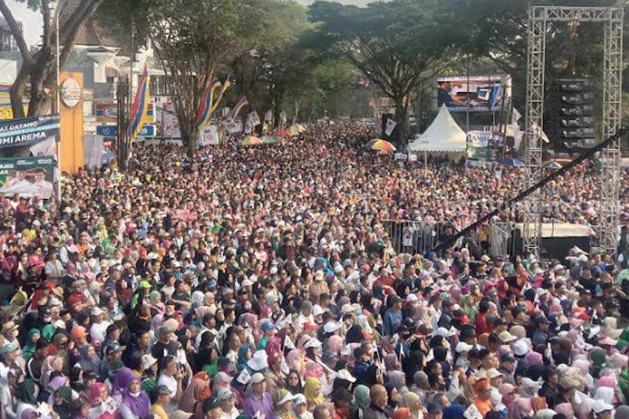 Simpatisan Pasangan AMIN padati kawasan Simpang Balapan.