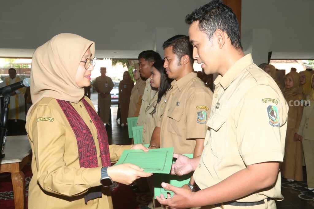 Ratusan Pegawai Banyuwangi Jadi PNS, Bupati Ipuk Titip Pesan Penting
