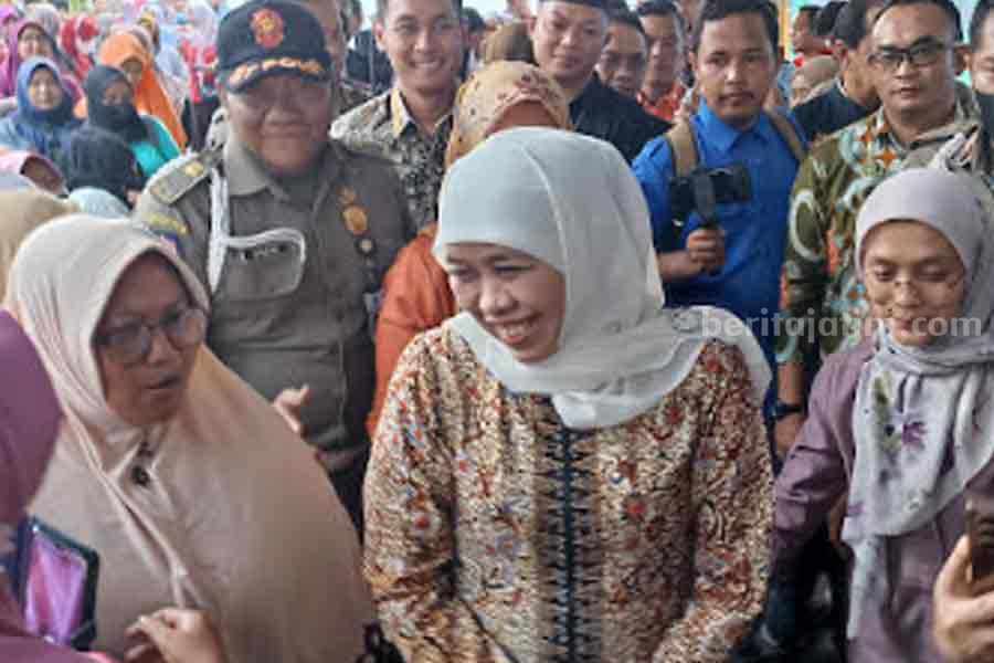Gubernur Jawa Timur Khofifah Indar Parawansa saat kunker di Kabupaten Tuban. [Foto:Diah Ayu/beritajatim.com]