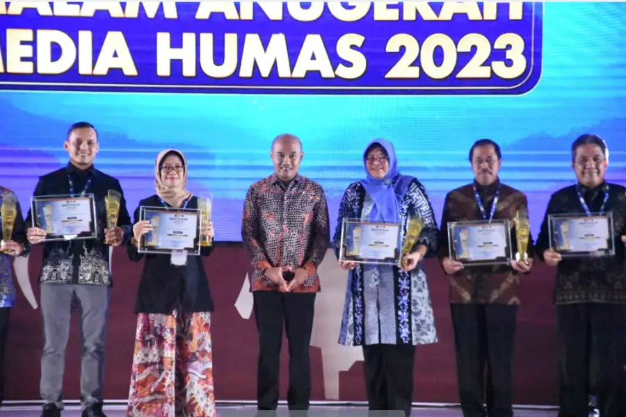 Pemkab Tuban Raih Penghargaan Media Humas Terbaik Oleh Menkominfo Pemkab Tuban