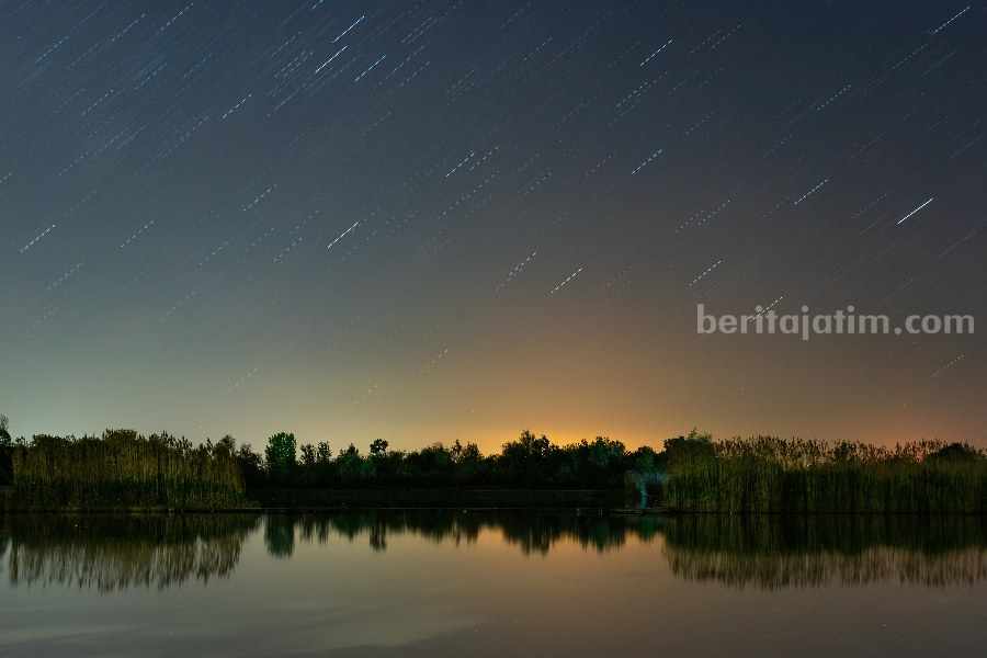 Ilustrasi hujan meteor Orionid. (Sumber foto: Pexels/Pwter Kovesi)