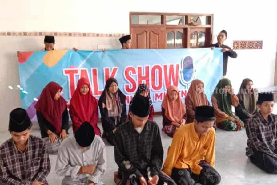 Santri Ponpes Ibnu Ahmad Masduki Bangkalan Dukung Gibran Jadi Cawapres Santri Ponpes Ibnu Ahmad Masduki Bangkalan (Foto: Zamachsari/beritajatim.com)