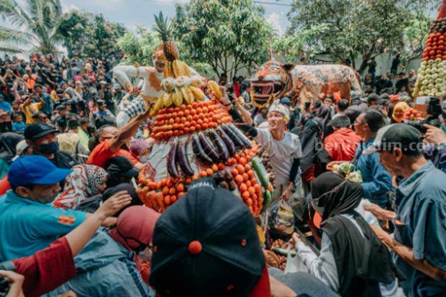 Sedekah bumi yang digelar di Gede, Surabaya.