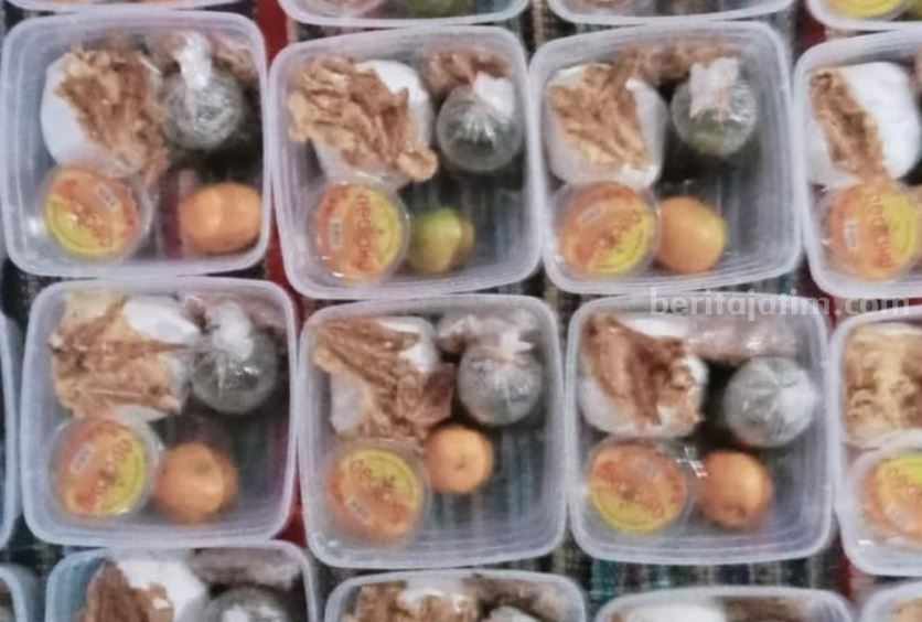 Makanan yang akan diberikan kepada para lansia di Kabupaten Blitar.
