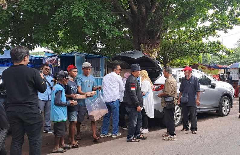Tim Kampanye Daerah (TKD) Prabowo Subianto-Gibran Rakabuming Raka Kota Malang bagikan makan sehat.