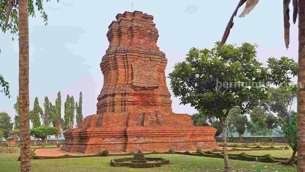 7 Candi Peninggalan Kerajaan Majapahit di Trowulan Mojokerto Candi Mojokerto