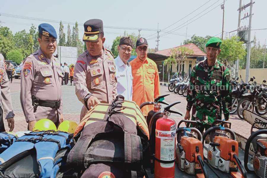 Foto : Wakapolres Probolinggo saat lakukan pengecekan kesiapan penanggulangan bencana.