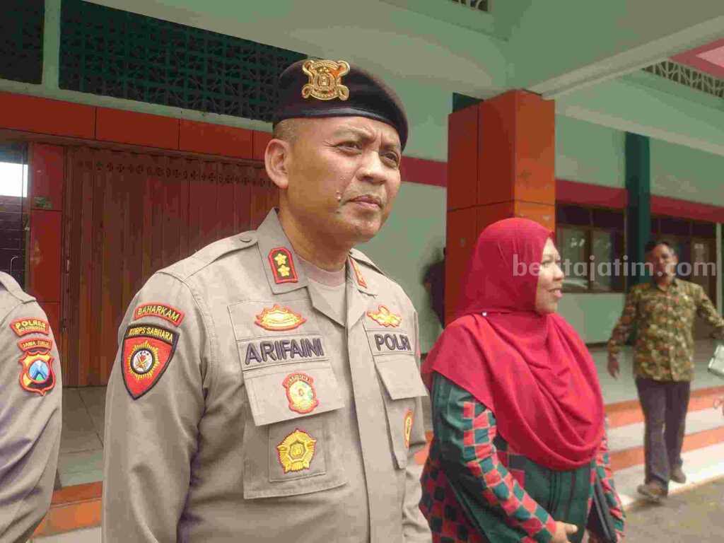 Pasca Kerusuhan Suporter di Gresik, Polisi: Belum Ada Arahan Khusus untuk Liga 3 Kasubdit Audit Ditpamobvit Polda Jatim, AKBP Wahid Arifaini usai melakukan Risk Assessment Stadion Letjend H Soedirman Bojonegoro yang akan jadi markas Persibo Bojonegoro dalam Grup N Liga 3 PSSI Jatim.
