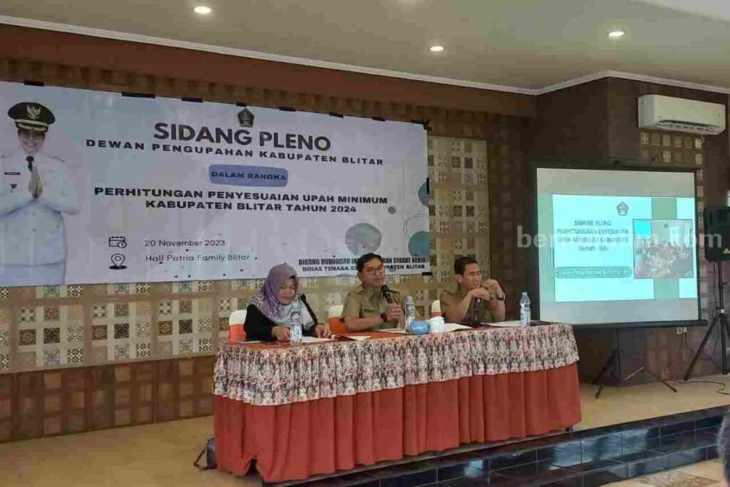Dinas Tenaga Kerja Kabupaten Blitar menggelar sidang pleno Dewan Pengupahan.