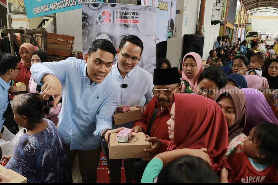 TKD Surabaya Prabowo Gibran Bagi Maksi dan Susu Gratis TKD Prabowo-Gibran Surabaya Sosialisasikan Program Makan Siang dan Susu Gratis
