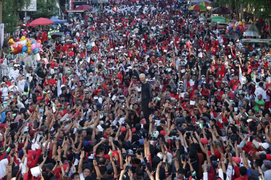 Luar Biasa! Jalan Sehat Ganjar di Makassar Dibanjiri Ratusan Ribu Peserta Ganjar di Makassar