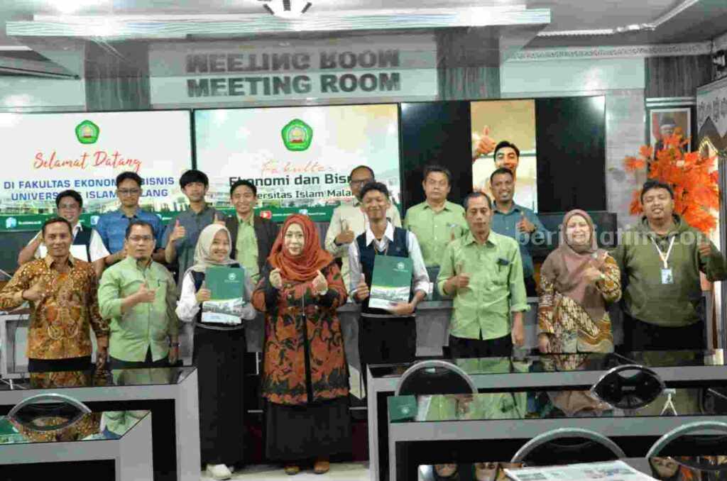 Pemberangkatan mahasiswa FEB ke Malaysia dan Taiwan (Foto: Istimewa)