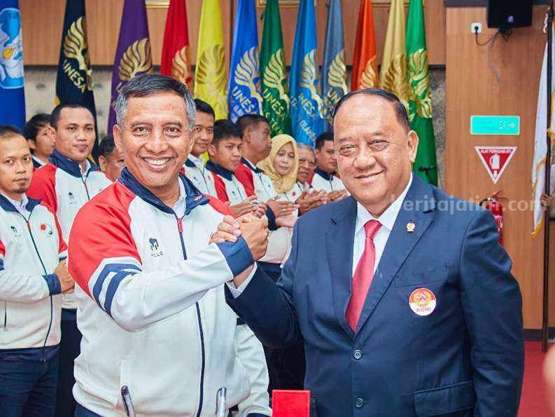 Rektor Unesa Terpilih Jadi Ketum PB FOPI Pelantikan dan pengukuhan ketua umum dan jajaran pengurus PB FOPI di kampus Unesa.