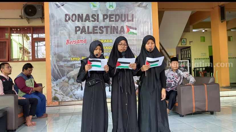 Foto siswa SD Irada Gresik saat menggalang donasi untuk rakyat Palestina